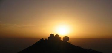 Observatorios de Sierra Nevada vigilantes desde la cima