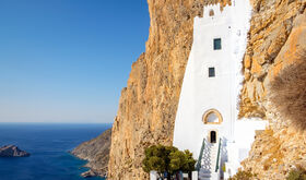 Amorgos la isla griega donde el Mediterrneo an tiene cielos oscuros