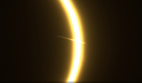 Un meteoro durante el eclipse El misterioso objeto captado en Espaa que lleg al APOD