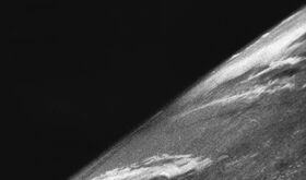 La primera fotografa de la Tierra desde el espacio cumple 80 aos as empez todo