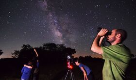 Cabaeros bajo la bveda celeste berrea grullas y noches de estrellas Cabaeros bajo la bveda celeste berrea grullas y noches de estrellas
