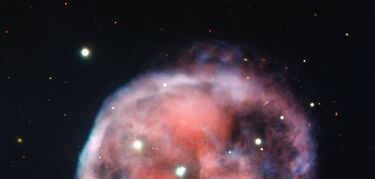 Brujas calaveras y fantasmas los monstruos que se esconden en el espacio