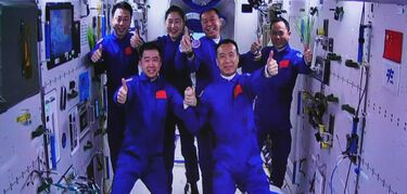 Tres taikonautas se han reunido con sus compaeros en la estacin espacial china Tiangong