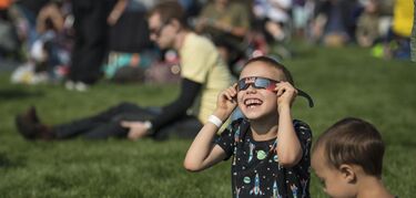 Prevencin ante los riesgos del eclipse de sol del 8 de abril