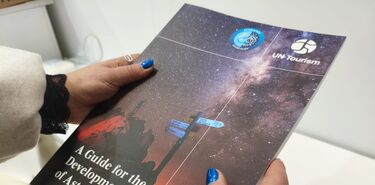 UN Tourism y Fundacin Starlight presentan en FITUR la primera gua global de Astroturismo