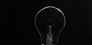 Celebra el Da Internacional de la Luz 1 a oscuras
