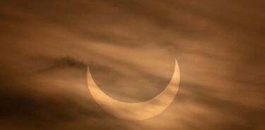 Las mejores imgenes en redes del eclipse solar del 10 de junio