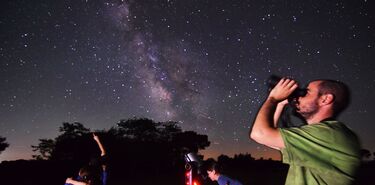 Cabaeros bajo la bveda celeste berrea grullas y noches de estrellas