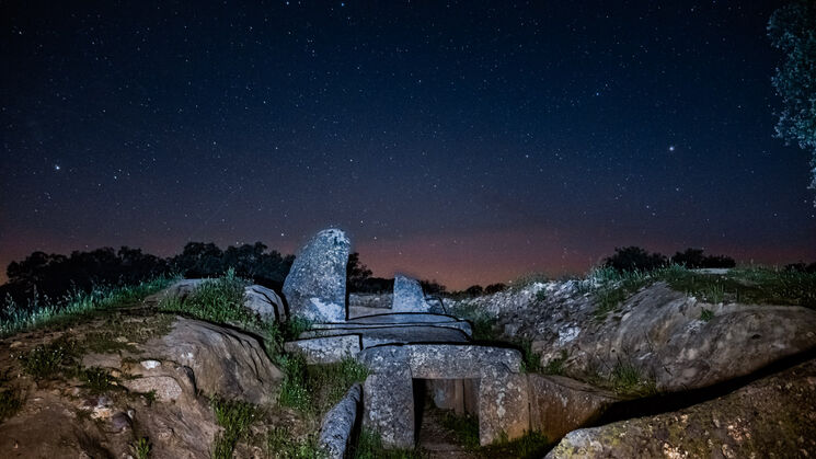 Dolmen de Lcara y Cancho que se menea