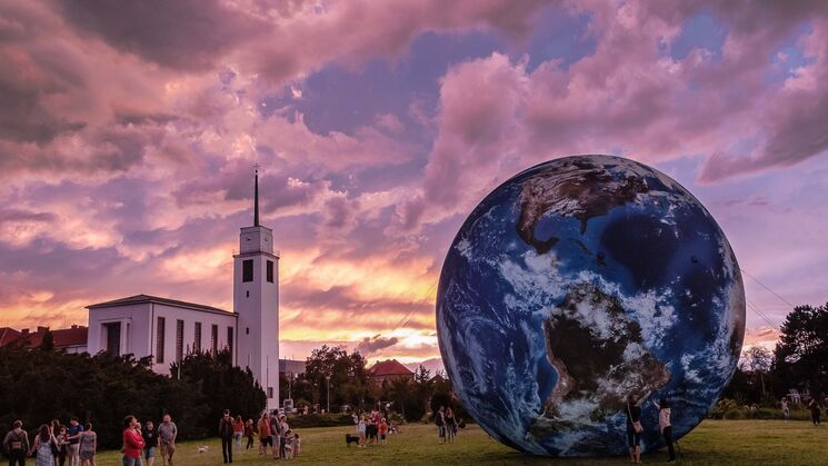 Parque de atracciones de ciencia Vida y planetario en Brnom chequia