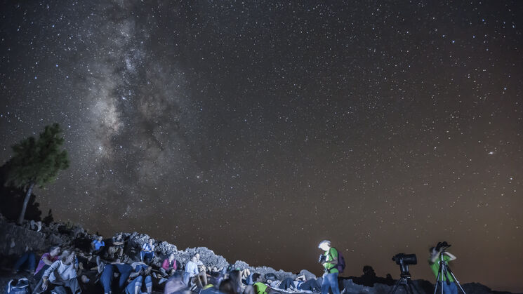 actividades de astroturismo  airbnb newsroom