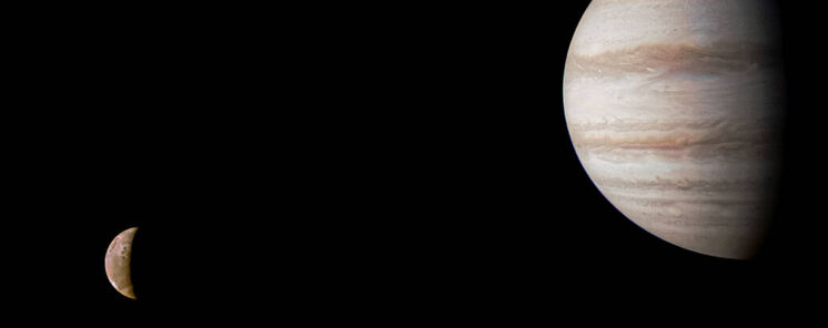 Retrato de planeta y luna La misin Juno capta a Jpiter y su luna Io juntos 