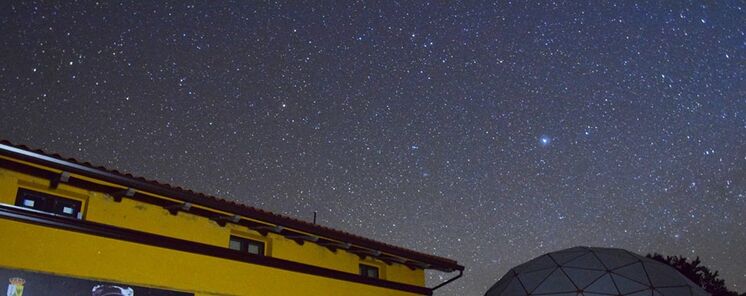 Cabaeros mira al cielo descubriendo las estrellas del Planetario de Alcoba