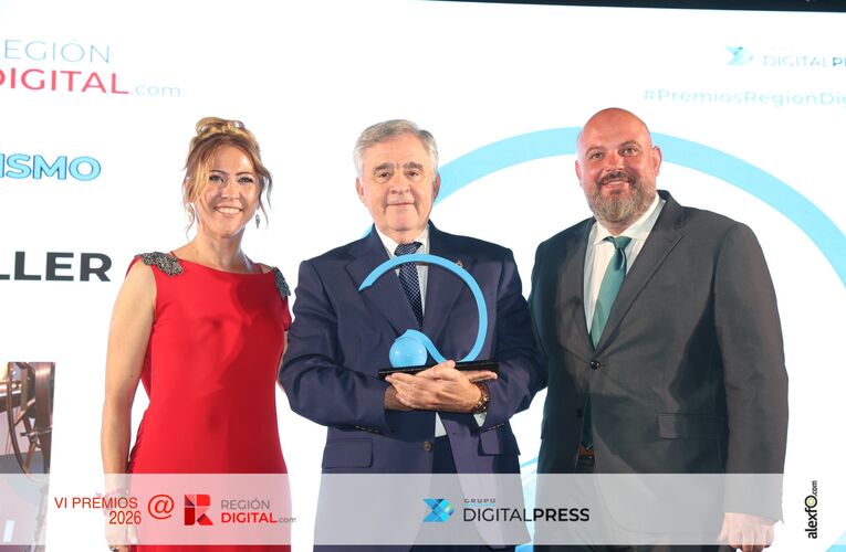 Rafael Bachiller recibe el Premio Turismo de  ReginDigital por impulsar el astroturismo