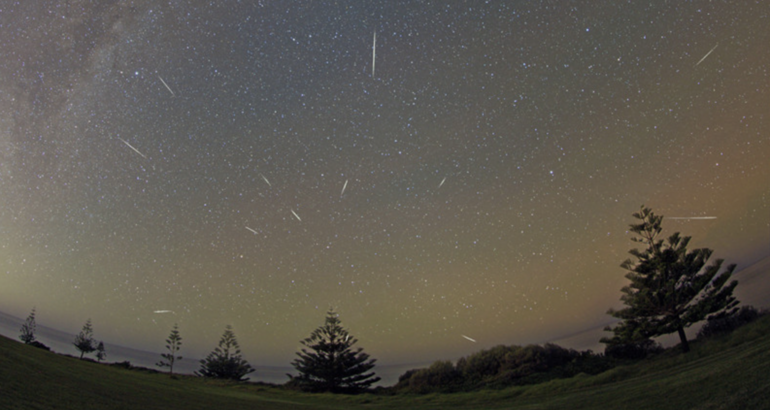 Pico de las Eta Acuridas la lluvia de estrellas del Halley alcanza su mximo en mayo