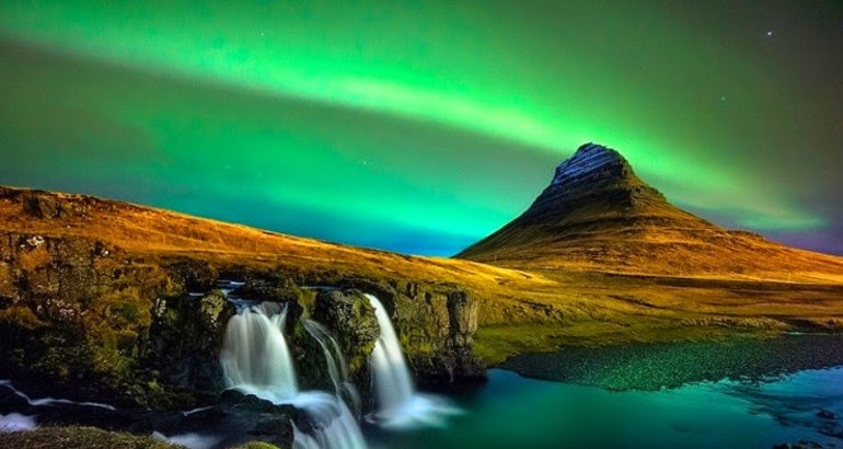 Astrofotografa en Kirkjufell la montaa estrella de Islandia