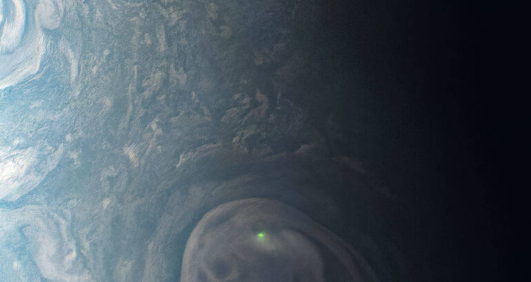 Rayos y truenos La misin Juno capta un rayo en Jpiter  