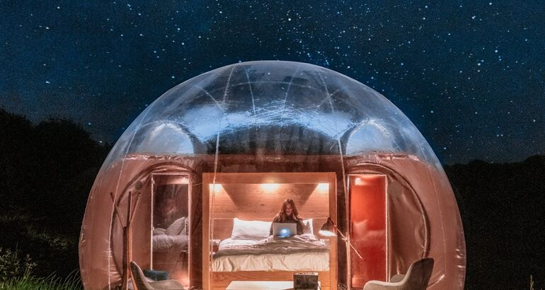 SkyBubbles dormir bajo las estrellas con diseo sostenibilidad y confort