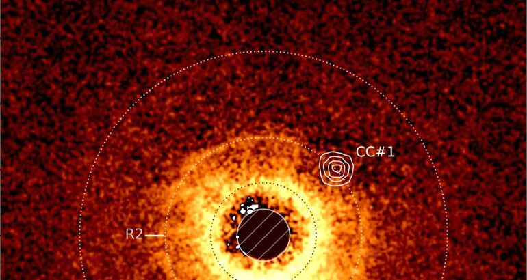 Un Saturno beb a 110 aos luz Webb fotografa por primera vez un exoplaneta 
