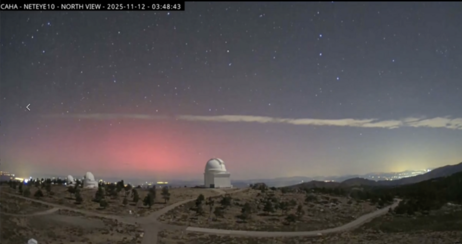 Aurora catada desde Almería el 12 de noviembre de 2025 / Crédito: Observatorio de Calar Alto